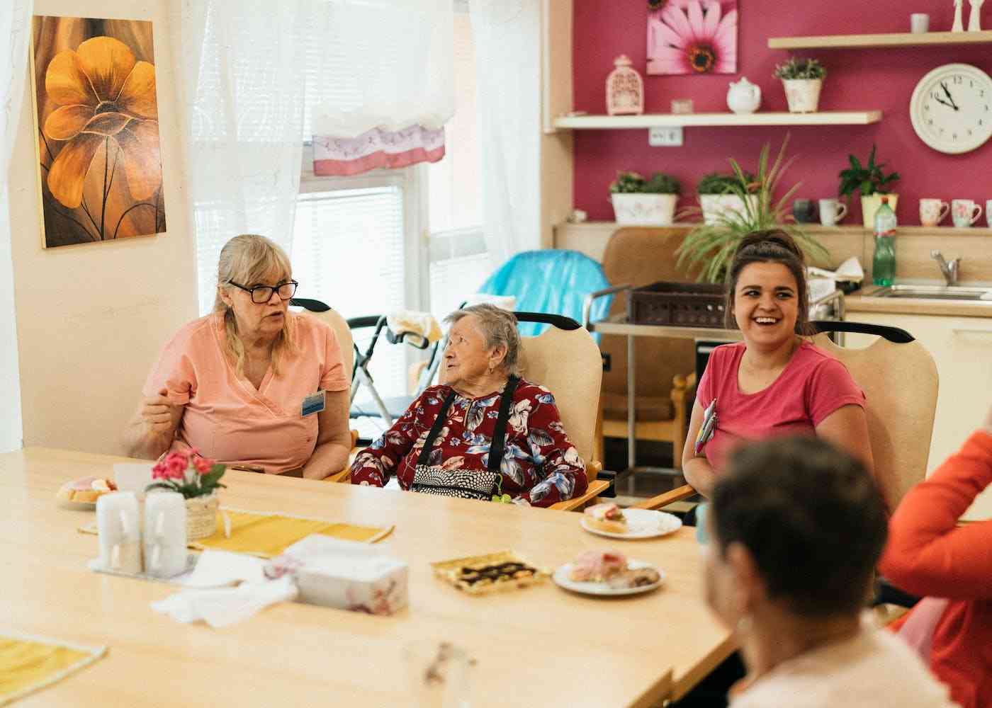 5 Benefits to Sending Your Elderly Loved Ones to Memory Care