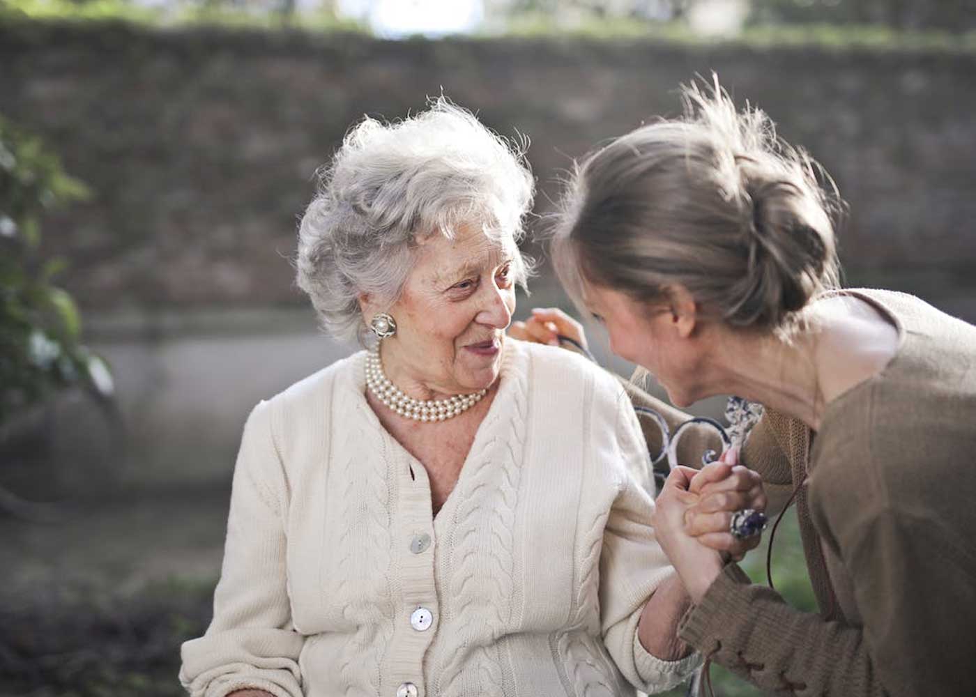 5 Tips to Care for Your Elderly Loved Ones At Home