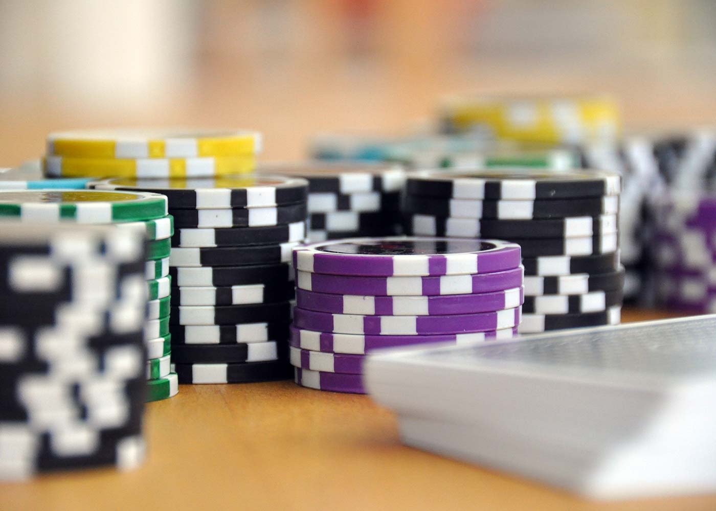 5 Unique Gifts to Give a Friend Who Loves Poker