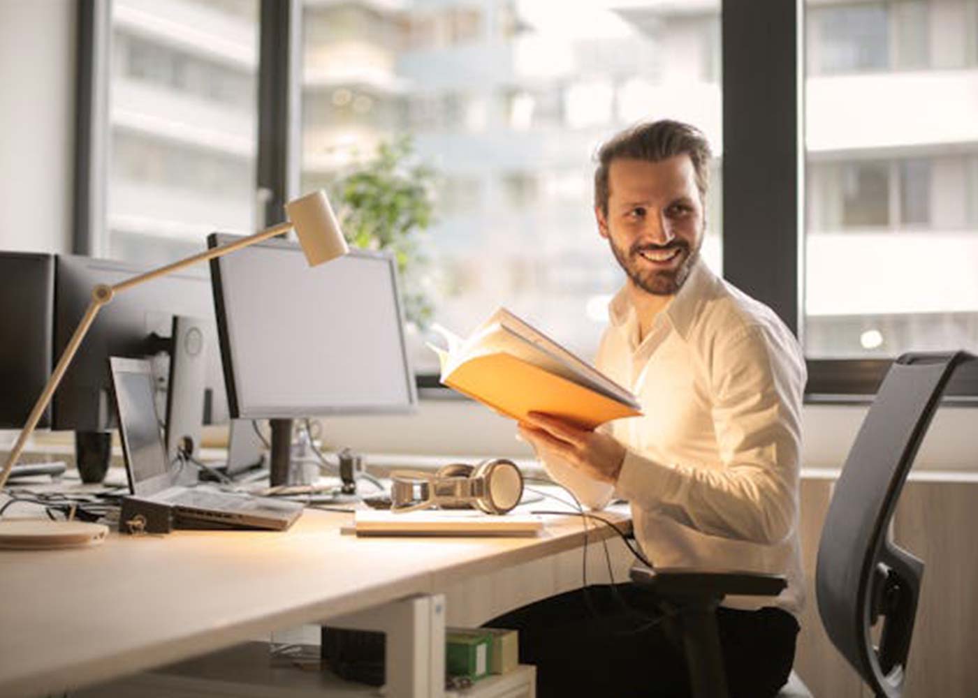 5 Ways Offering Benefits Boosts Employee Morale