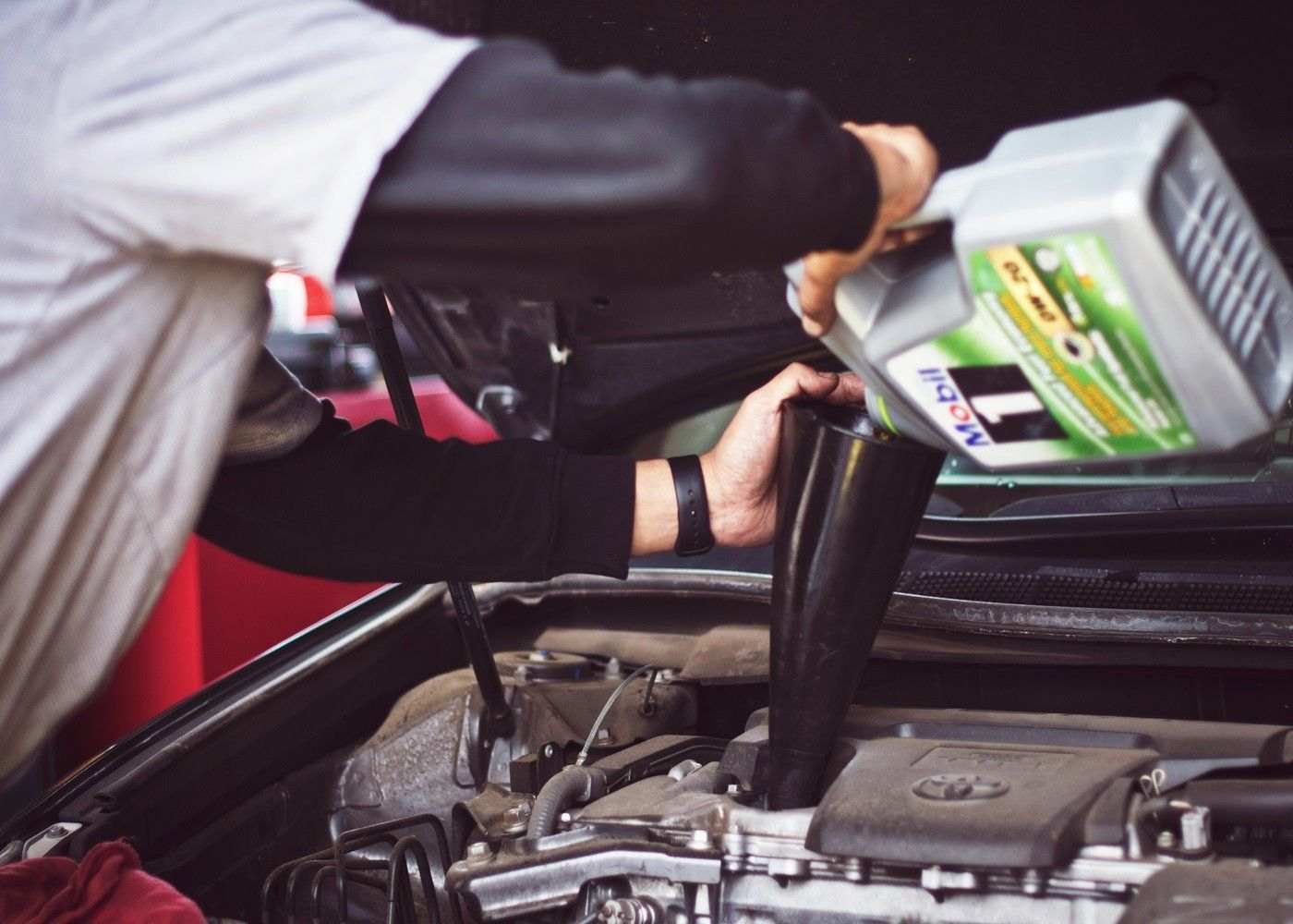 A Guided Journey Under Your Hood: Essential DIY Auto Repair Tips