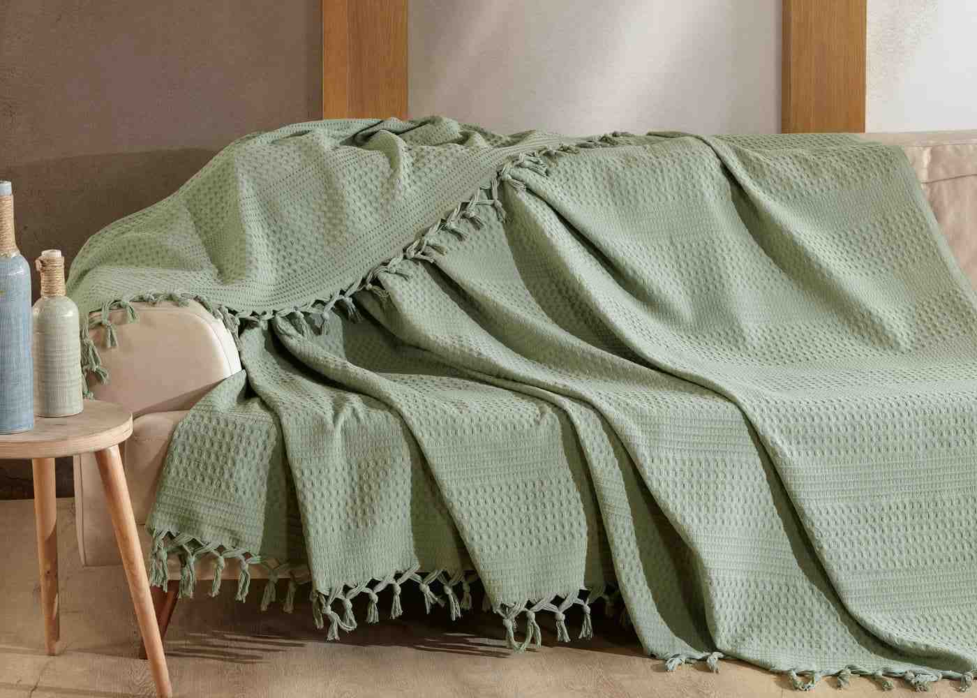 5 Best Throws for Couples To Use in Winters