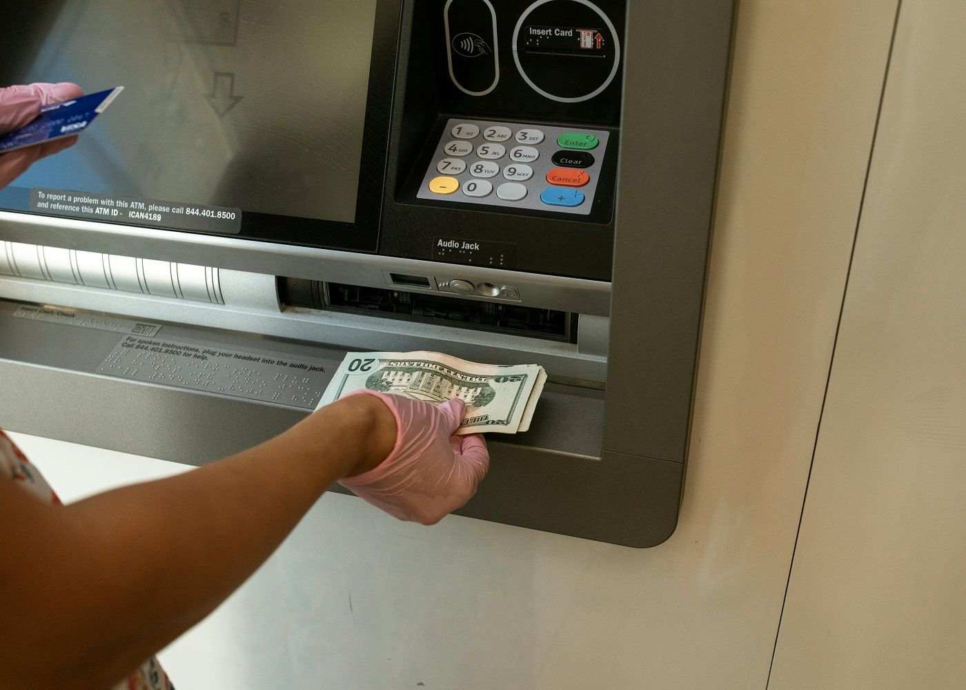 Banking Showdown: Credit Unions vs. Traditional Banks