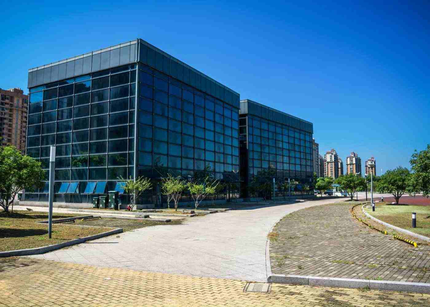 Exploring the Latest Trends in Commercial Roofing Technology