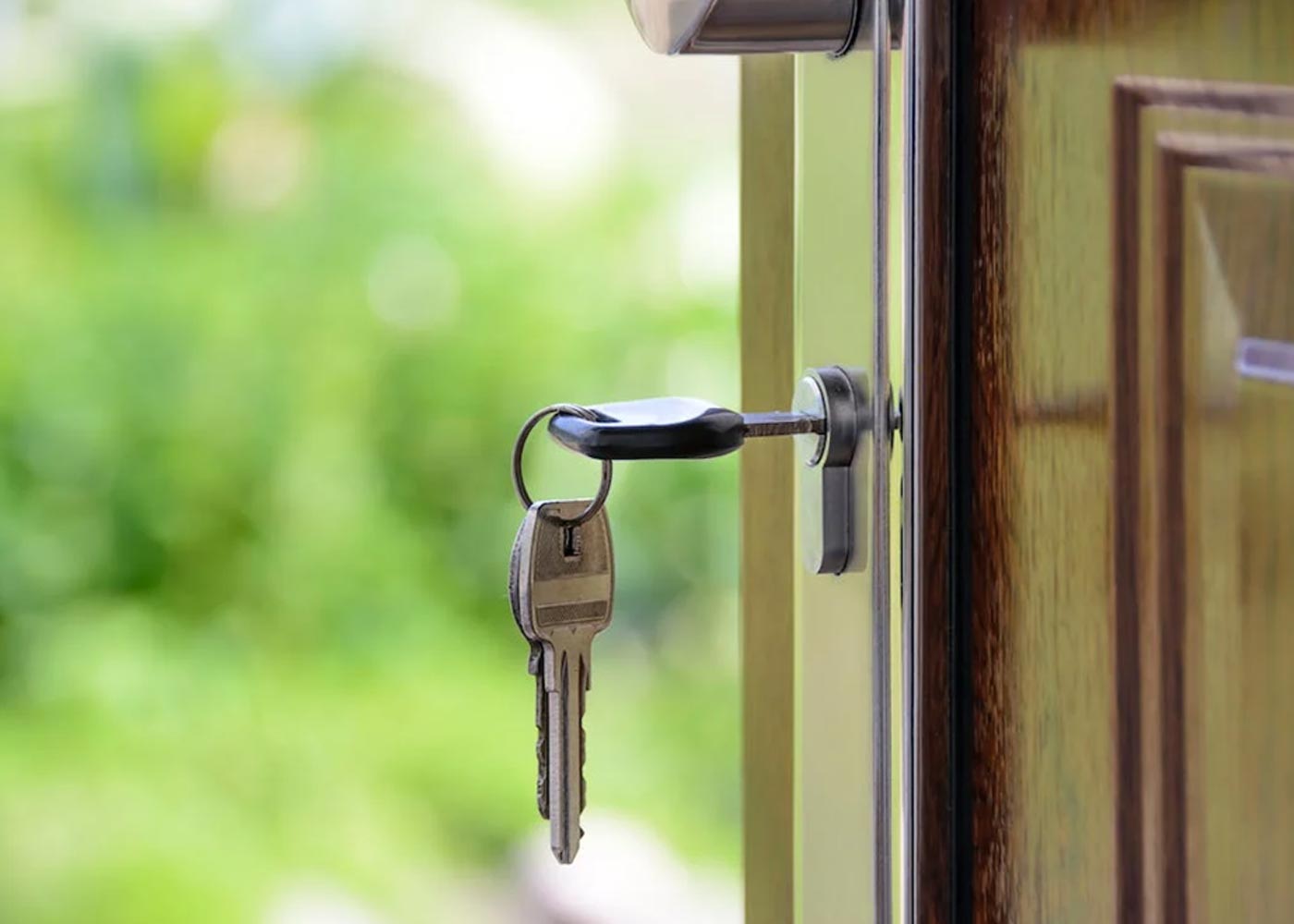 How to Stage Your Home for Potential Buyers So They Will Fall In Love