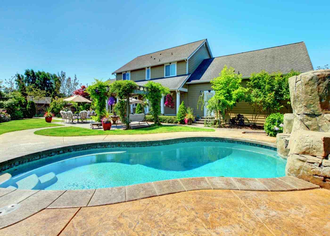 Innovative Backyard Ideas That Combine Relaxation and Convenience 