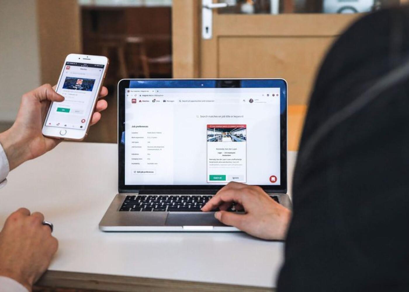 Mobile App Vs Web App: Which Is Best in 2024?