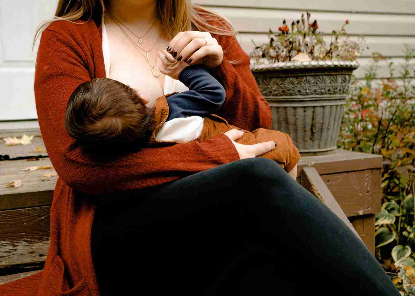 Reasons Breastmilk Jewelry is a Great Gift for New Moms