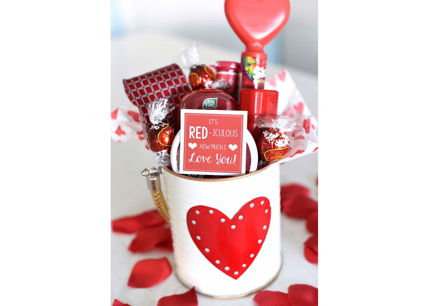 The City Is Filled With Romantic Valentine's Gifts, Which Creates Love in the Air