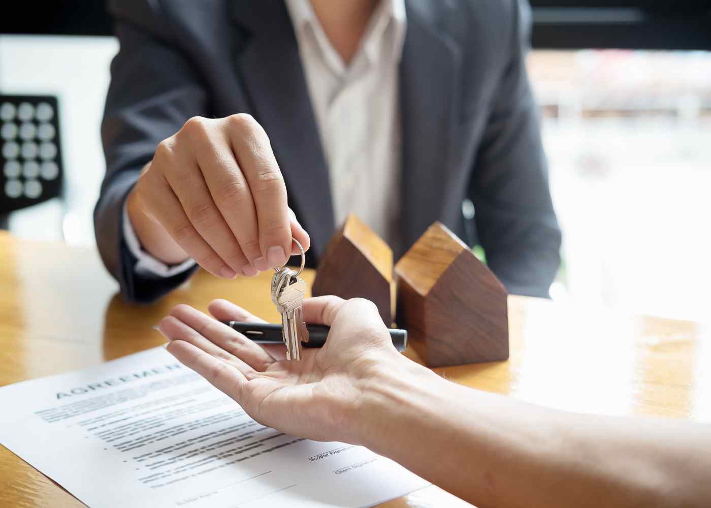 Understanding Why People Buy Houses for Cash: Exploring the Pros and Cons