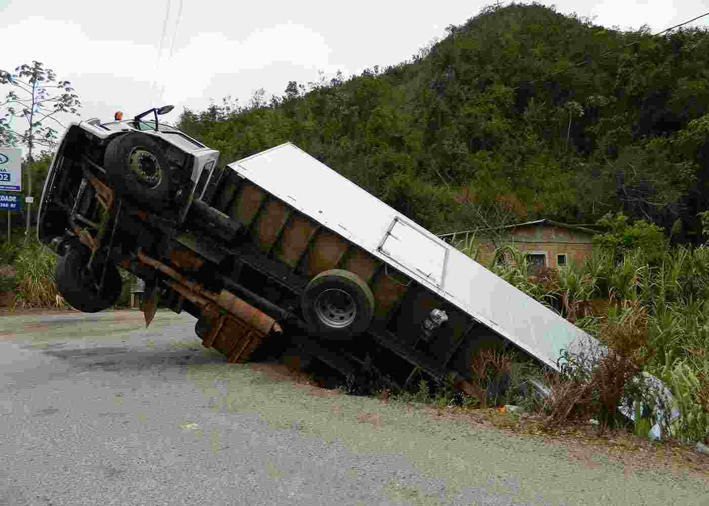Navigating the Legal Maze: What to Do after a Truck Accident