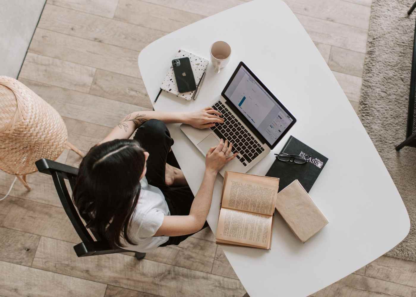 The Mutual Benefits of Guest Blogging: Your Blog, Their Voice